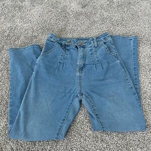 Comfy Jeans With Front Detailing